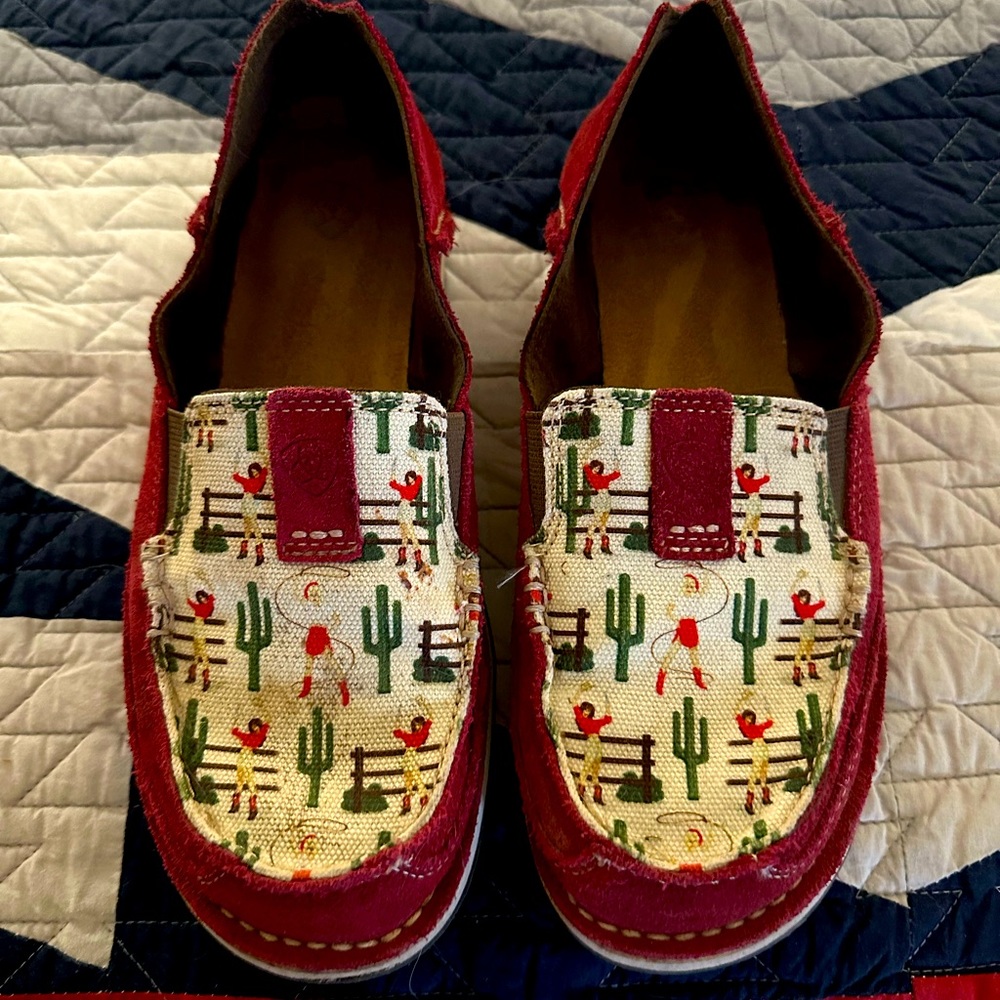 Ariat Cruiser women Red with cowgirls size 8